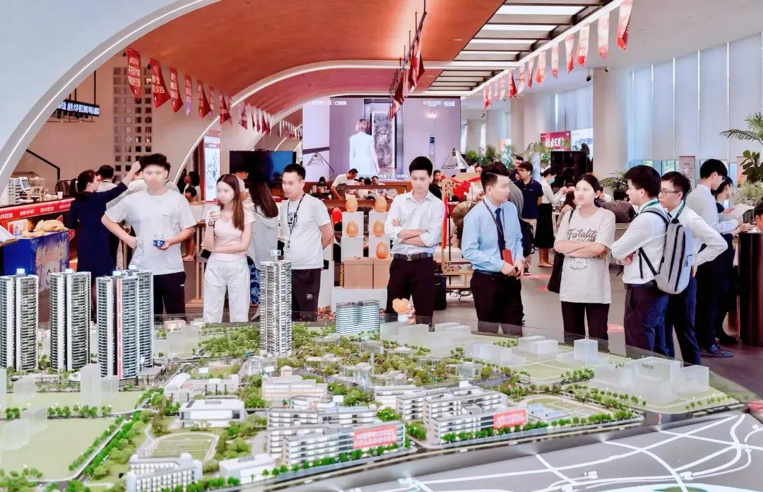 媒体看越秀丨不担心“踩空”!购房“窗口期”,他们出手更果断