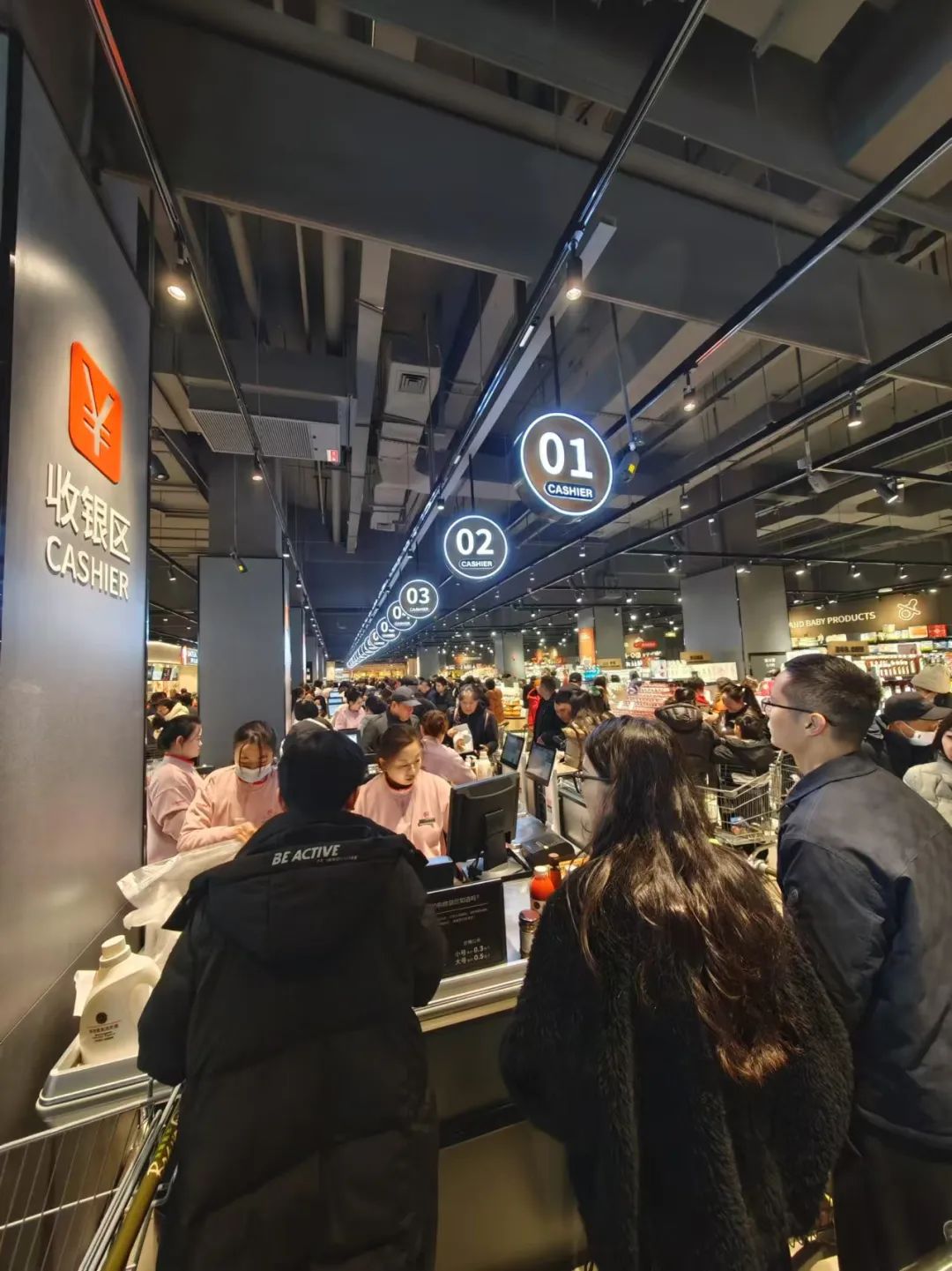 600多米超长排队人潮!记者实探,永辉超市“学习胖东来”四川第二家调改店