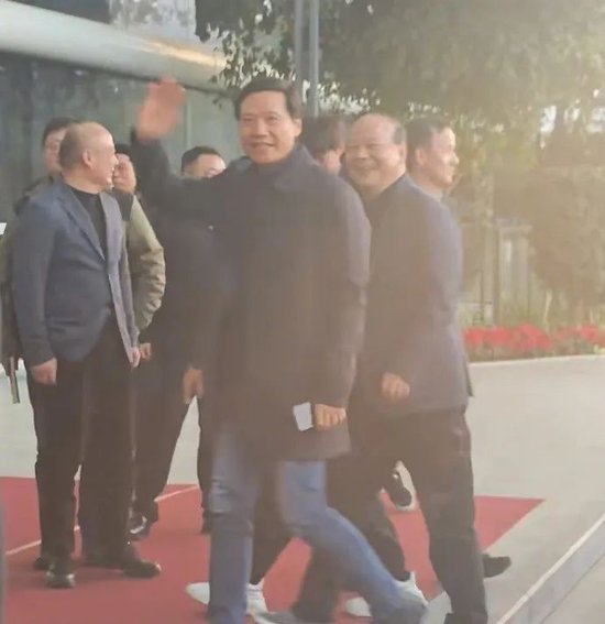 雷军到访宁德时代,和曾毓群谈一个“小生意”