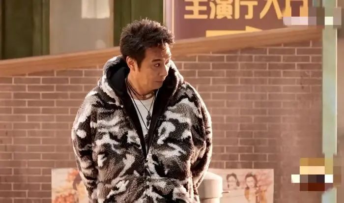 究竟是演员请就位,还是底线在后退?