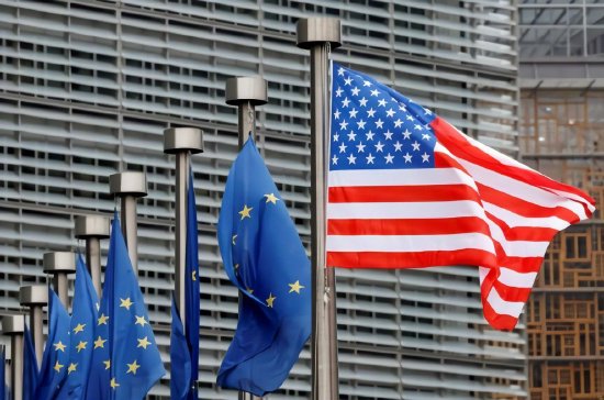 外盘头条:美国消费者信心大幅下降 苹果Siri高管坦言AI功能搁浅“令人尴尬” 欧美官员探讨如何推进贸易关系