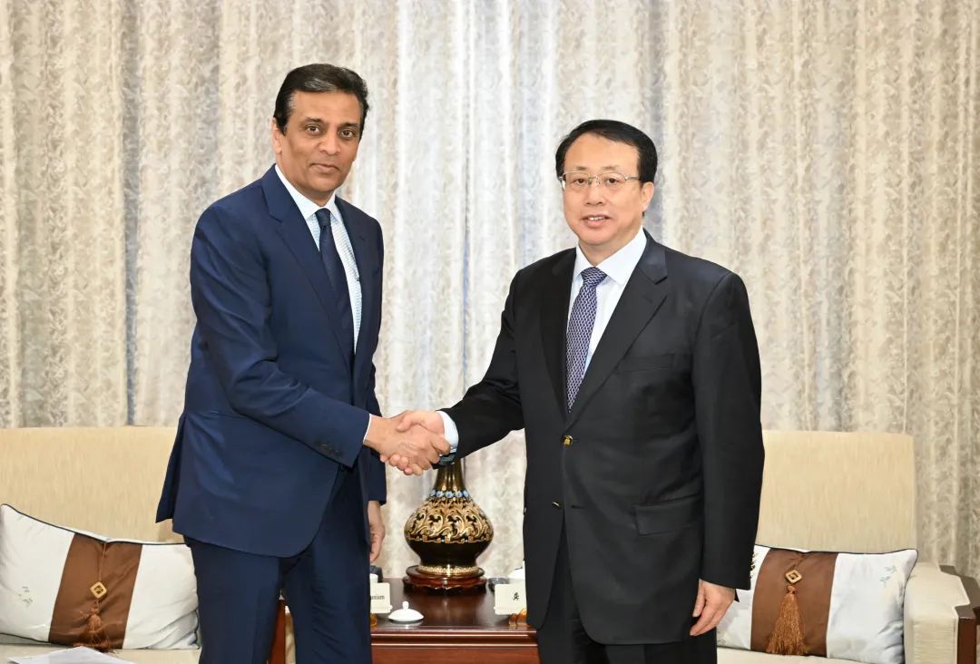 中国发展高层论坛2025年年会召开之际,龚正在京会见这些跨国公司高管