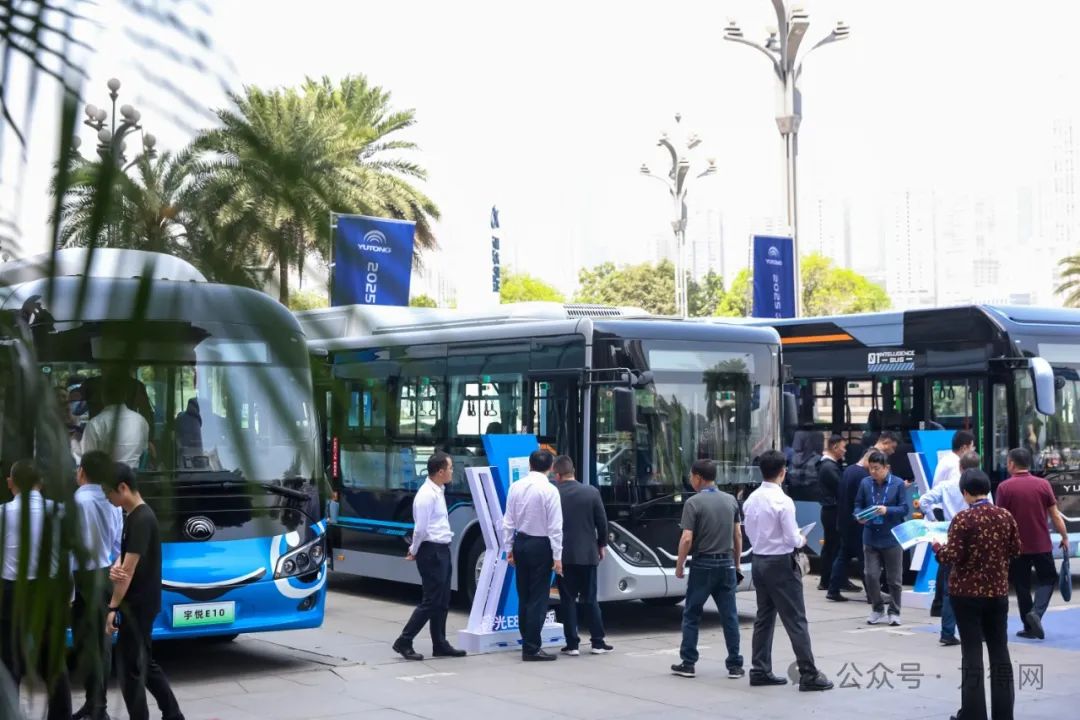 30万辆公交面临“以旧换新”！宇通公交方案再升级！丨头条