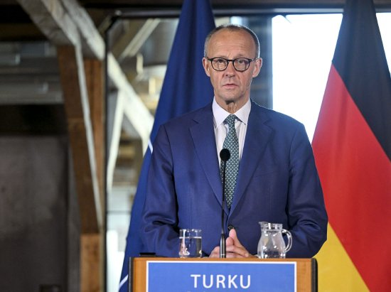 德国总理默茨称乌克兰盟友数月前就已取消所提供武器的射程限制