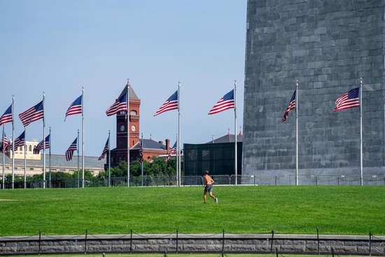 美AI“星际之门”被曝受阻 年底前只建一小数据中心