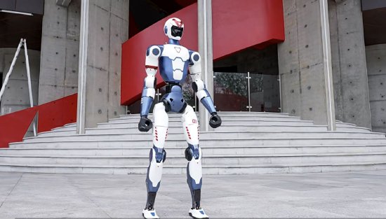 宇树科技发布人形机器人Unitree R1 售价3.99万起