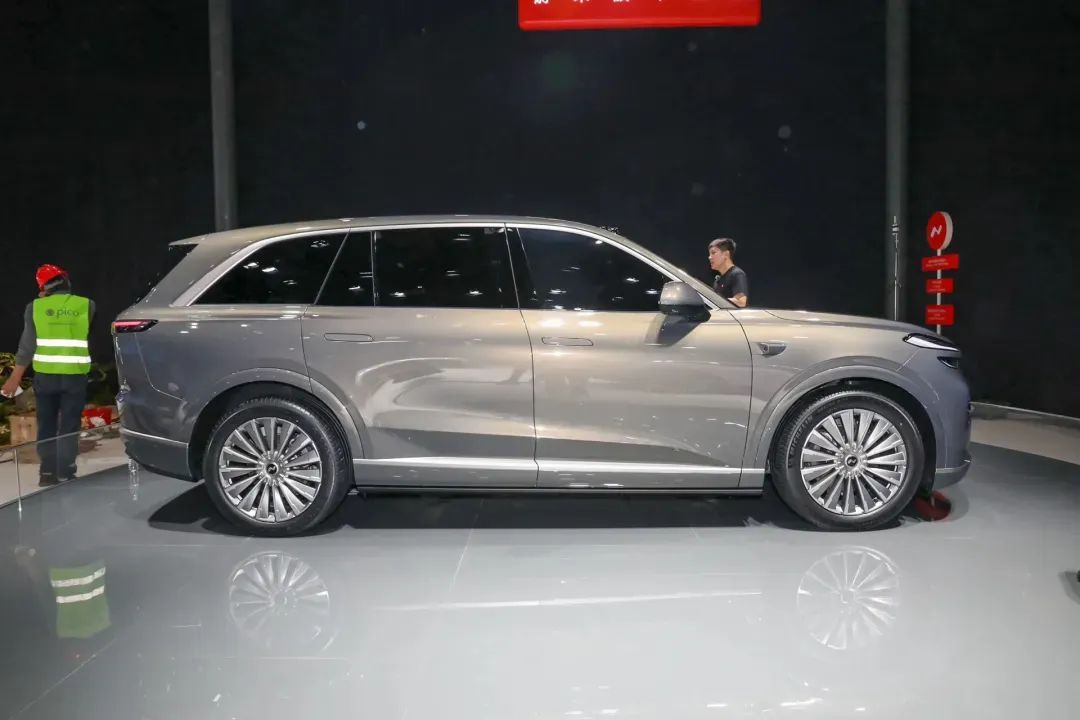 新车卖爆？李斌硬气官宣进入前三