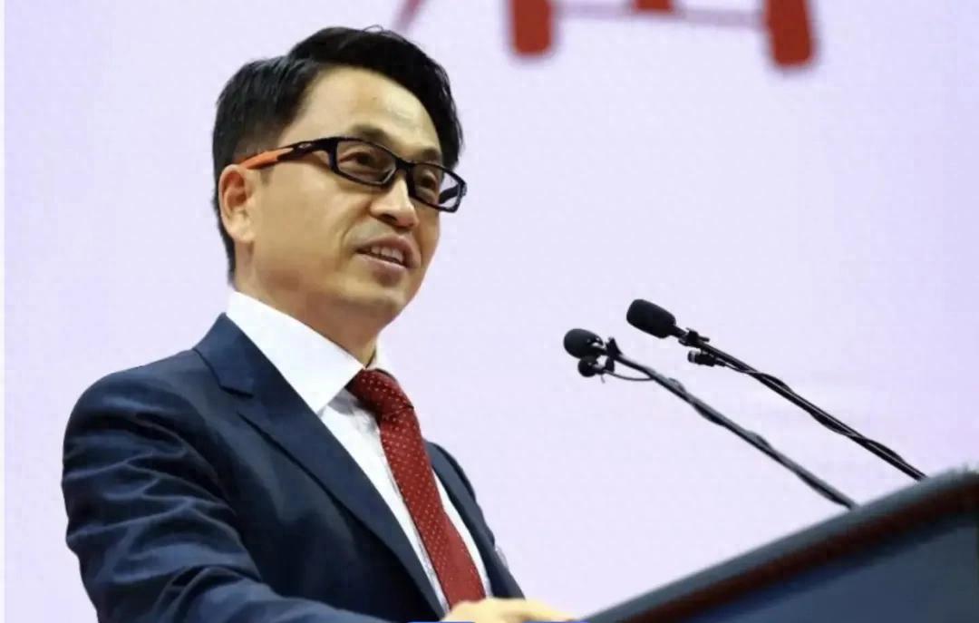 隆基绿能上半年营收328亿:扣非后净亏33亿 高瓴套现6亿 浮亏超80亿