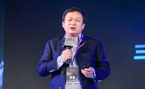 净利10年新低! “风口捕手”周亚辉,All in AI亏麻了 | BUG