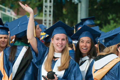 美国春季毕业好找工作吗(美国大学春季毕业是几月份)