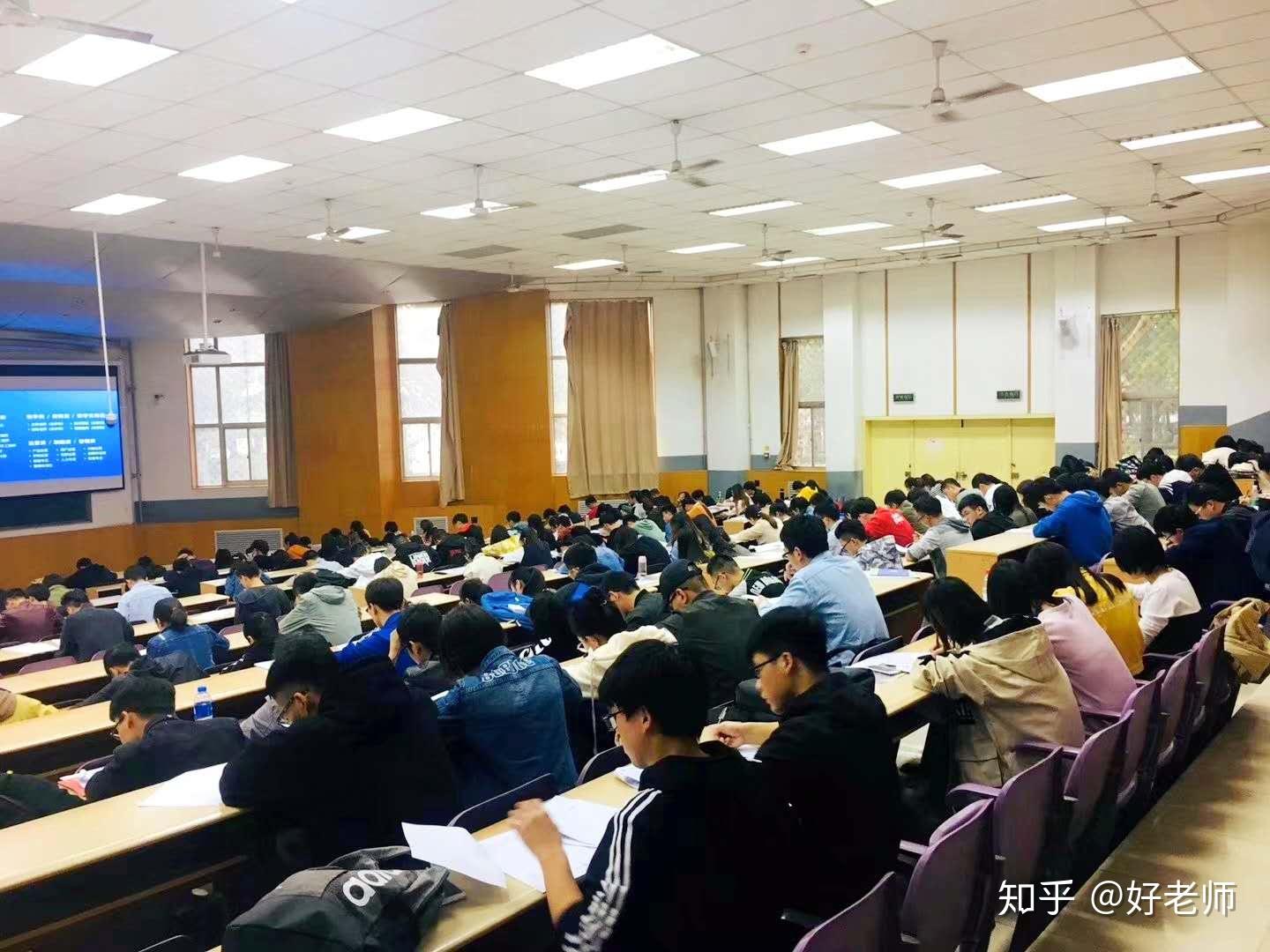 大学里毕业好找工作吗知乎(大学里毕业好找工作吗知乎文章)