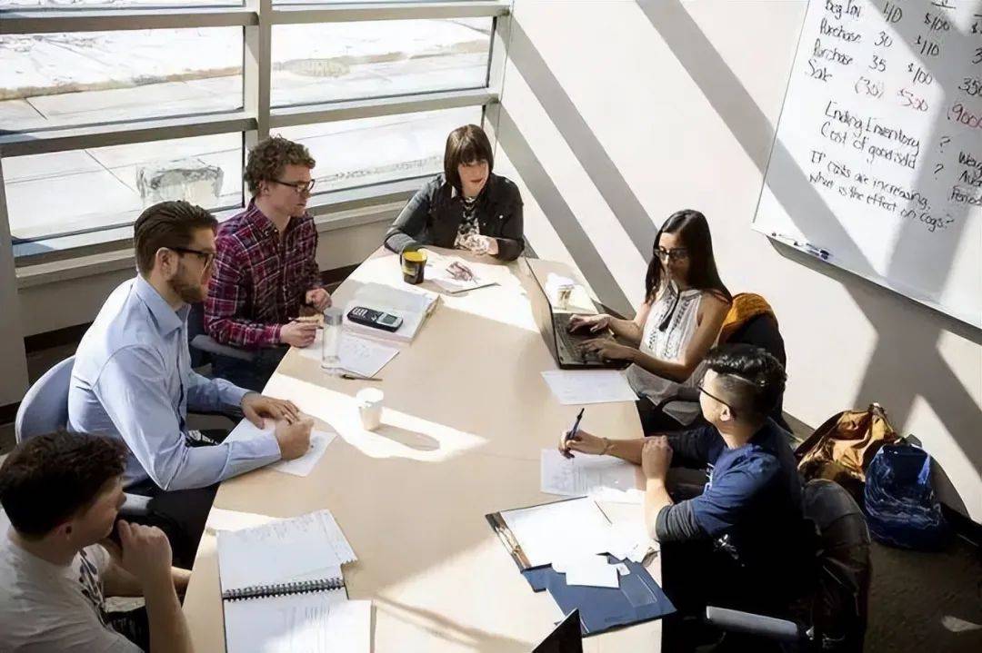 英国留学毕业后做什么工作(英国留学毕业后想留在英国工作)