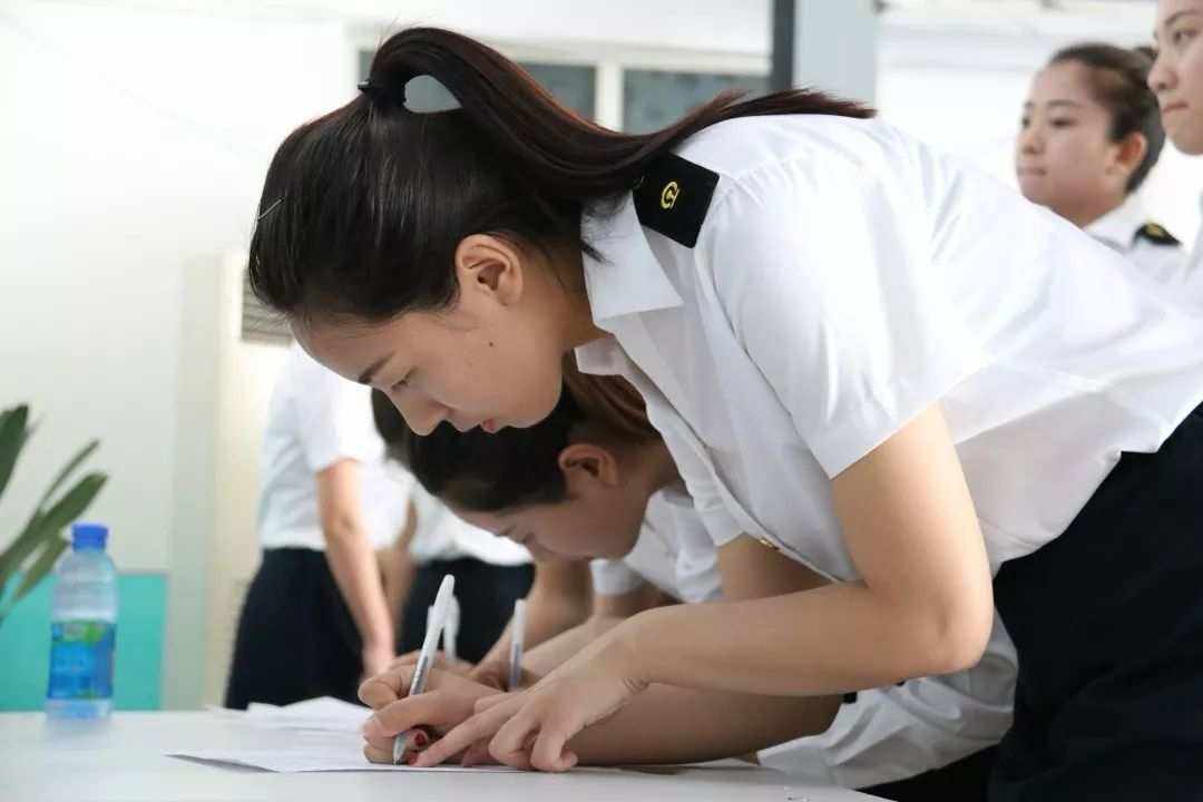 法学毕业后在做什么工作(法学毕业后在做什么工作比较好)