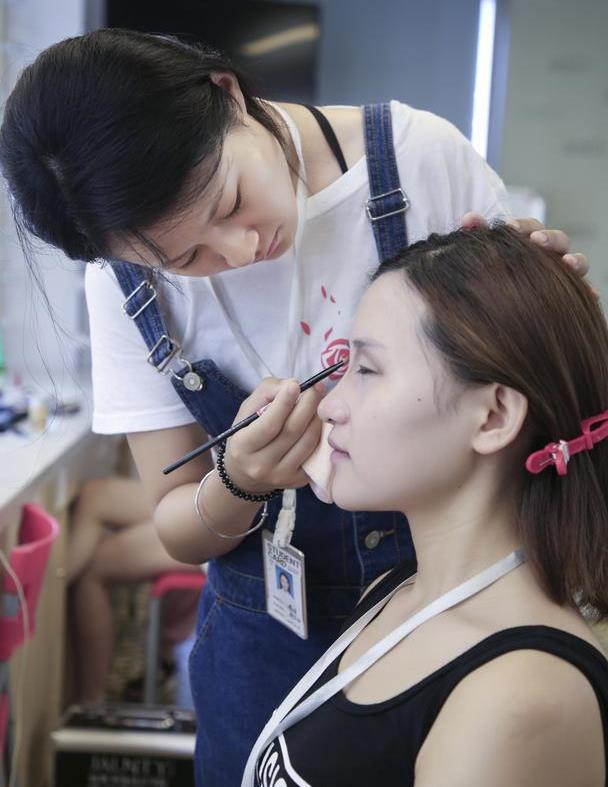 毕业女孩去干嘛好找工作(女生毕业后适合做什么工作工资高)