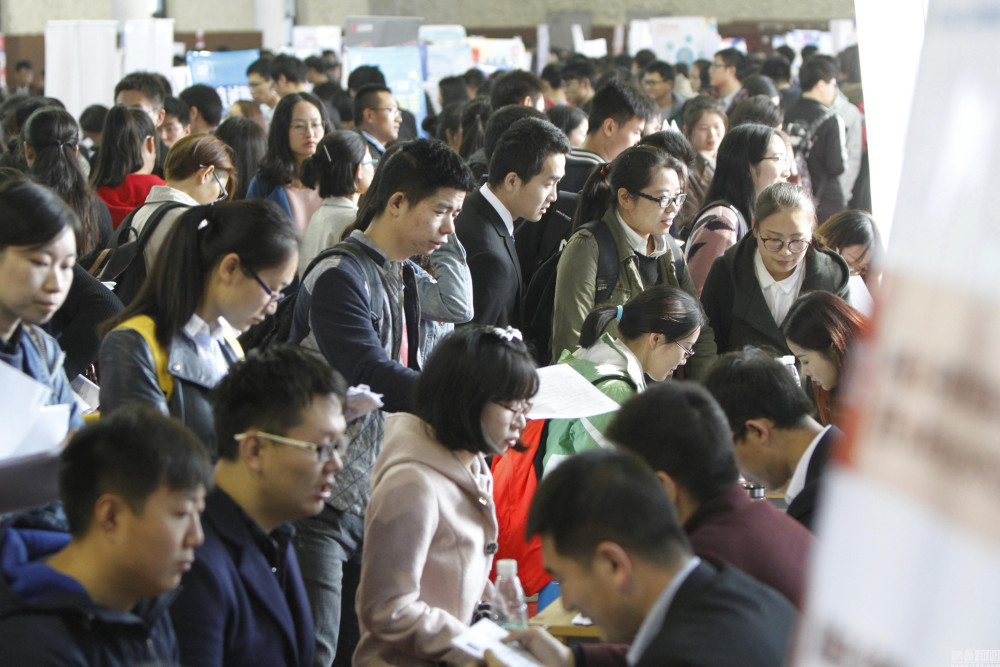 大三毕业干嘛好找工作(大三毕业干嘛好找工作女生)