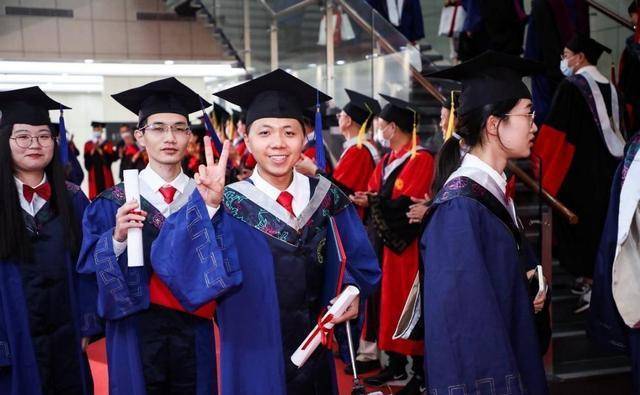 名校毕业什么学历好找工作(名校毕业什么学历好找工作女生)