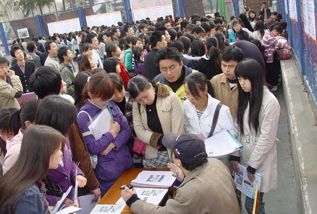 专科毕业哪种好找工作(专科毕业哪种好找工作女生)