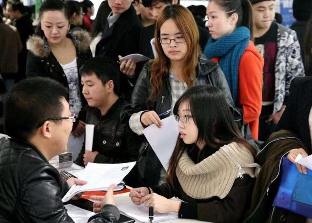 大四毕业后应该做什么工作(大四毕业后应该做什么工作好)