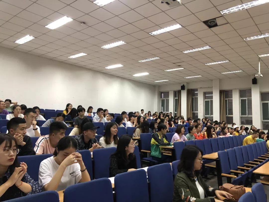 中文系毕业后能做什么工作(中文系毕业去向)