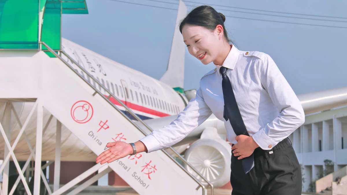 空姐中专毕业好找工作吗(中专当空姐可以读什么学校)