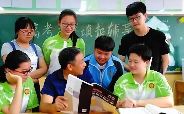 大学毕业后四年做什么工作(人力资源管理毕业后做什么工作)
