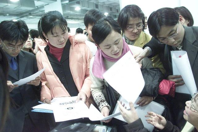 毕业后好找工作(博士毕业月薪多少一般)