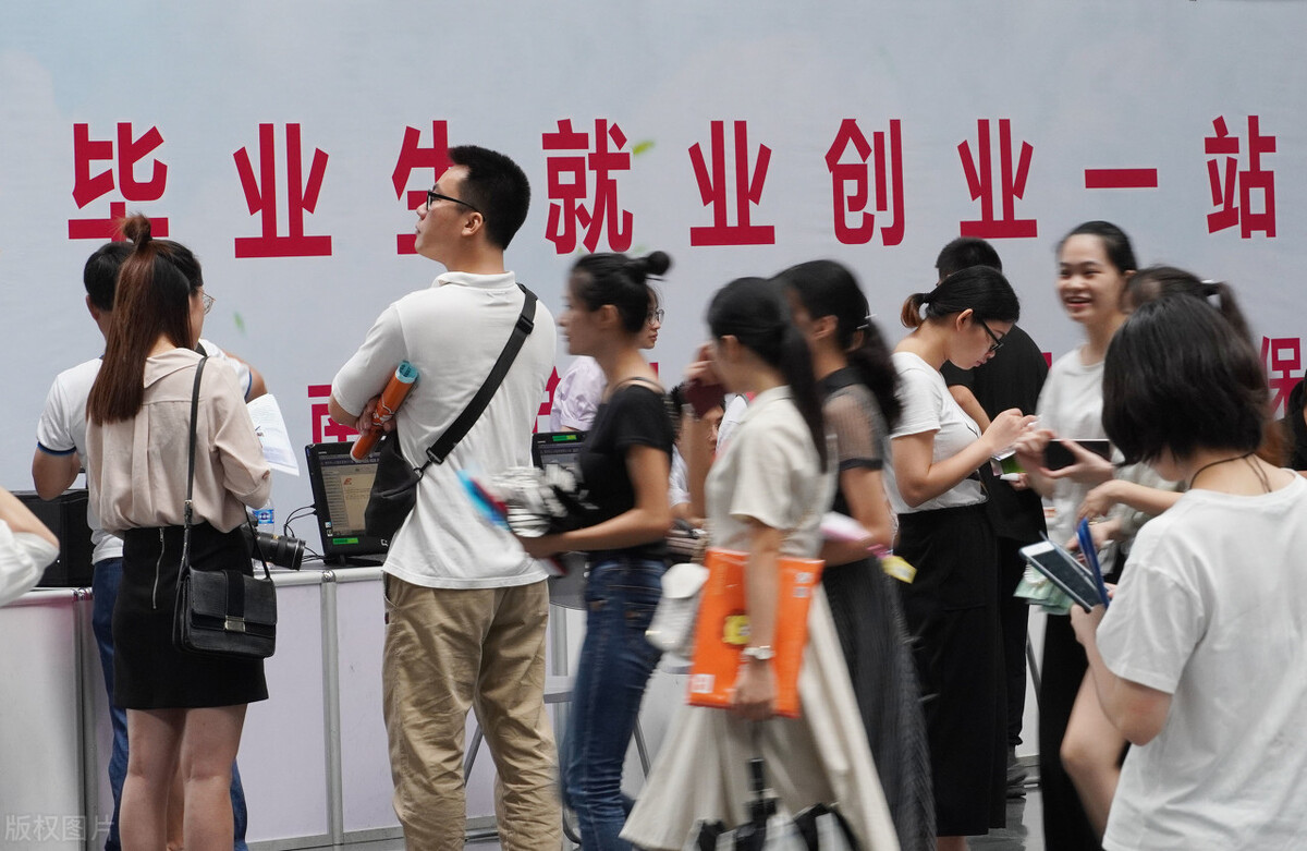 异地毕业怎么找工作好找(异地毕业怎么找工作好找一点)