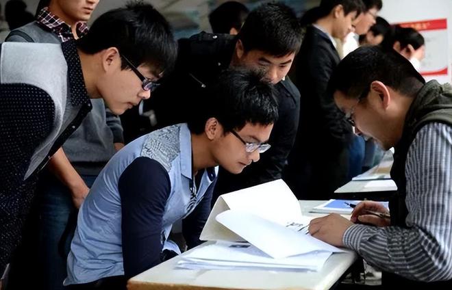 毕业老师不好找工作(刚毕业的老师没有经验)