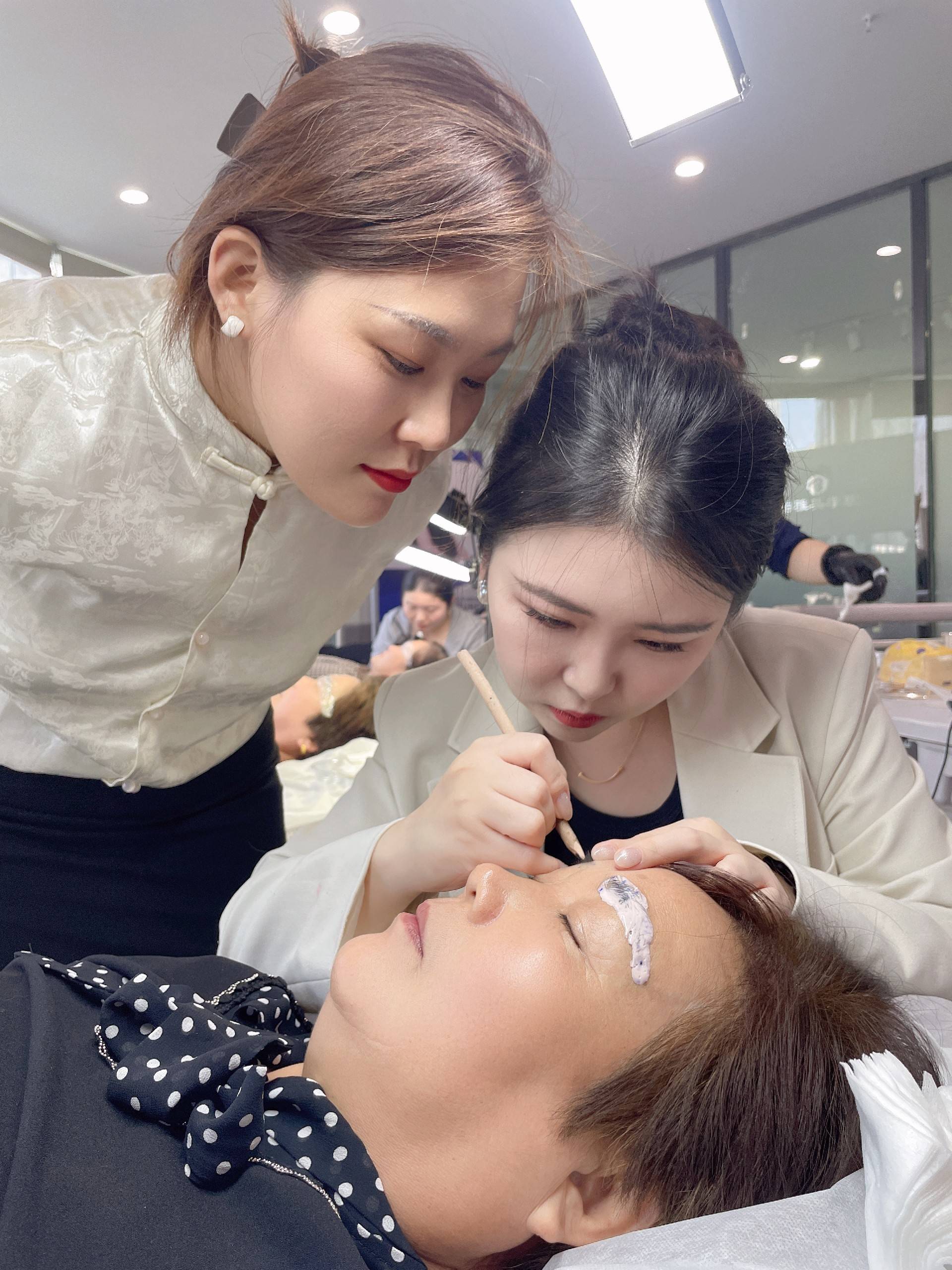 纹绣毕业好找工作吗(纹绣刚毕业怎么找工作)