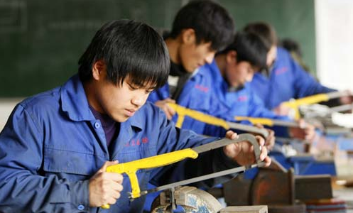 初三毕业技校好不好找工作(初三毕业读技校好还是直接打工好)