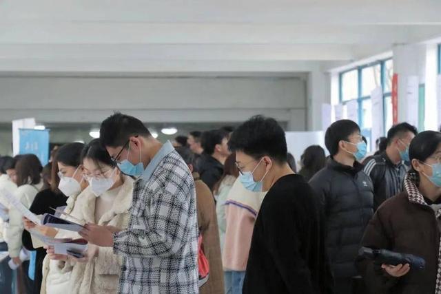 大学毕业后想做互联网工作(毕业一年转行互联网)