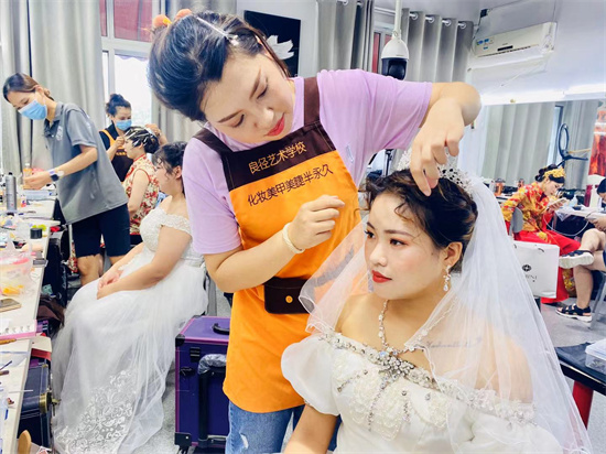 化妆学院毕业后给找工作吗(化妆学校毕业后属于什么学历) 化妆学院毕业后给找工作吗(化妆学校毕业后属于什么学历)