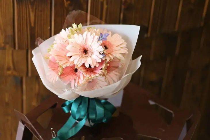 毕业后该送朋友什么花(毕业之后一个朋友都没有) 毕业后该送朋友什么花(毕业之后一个朋友都没有)