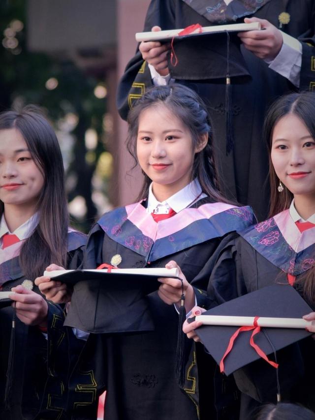 大学毕业后当老师(大学毕业后当老师需要高中毕业证吗)