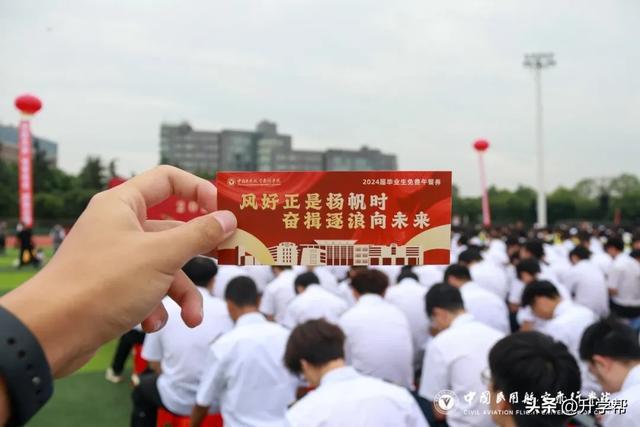 飞行学院毕业后的工资(飞行学院毕业后的工资是多少) 飞行学院毕业后的工资(飞行学院毕业后的工资是多少)