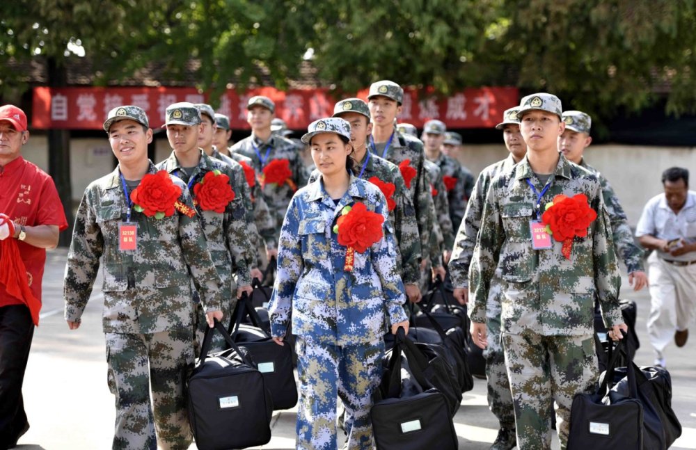 毕业后入伍有什么优势(毕业入伍回来还是应届生吗)