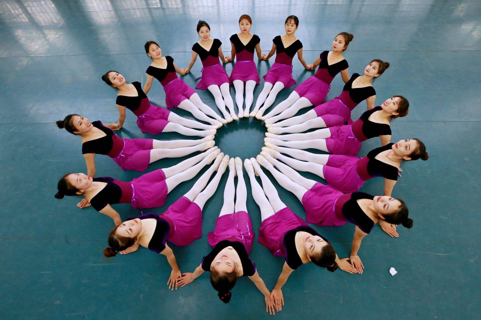 表演季毕业后能拿到什么(表演专业毕业后一般从事哪些工作)