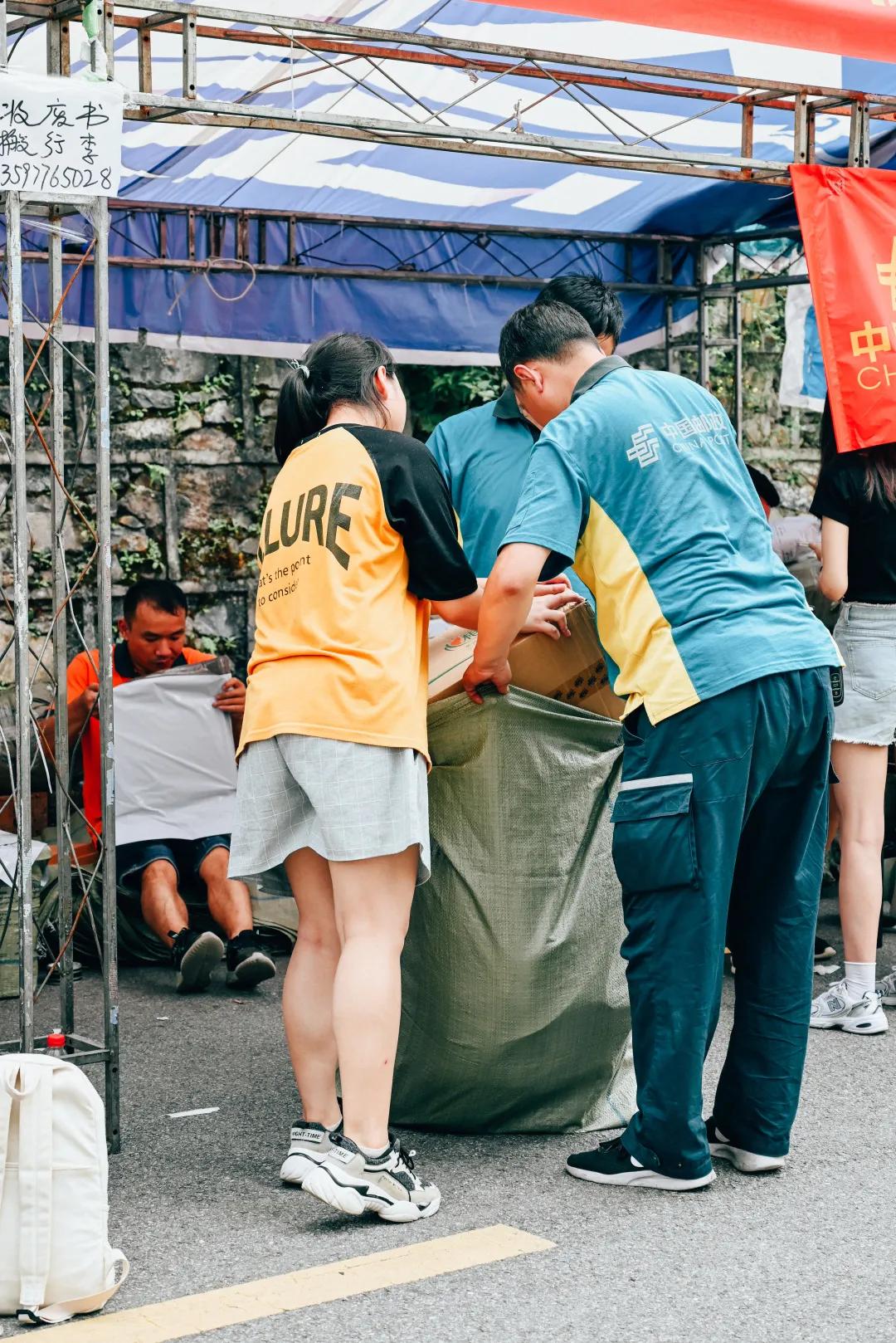 大学毕业后怎么搬回家(大学毕业后怎么搬回家住)