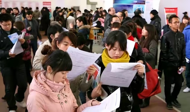 大学毕业后如何进国企上班(大学生毕业进国企是什么身份)