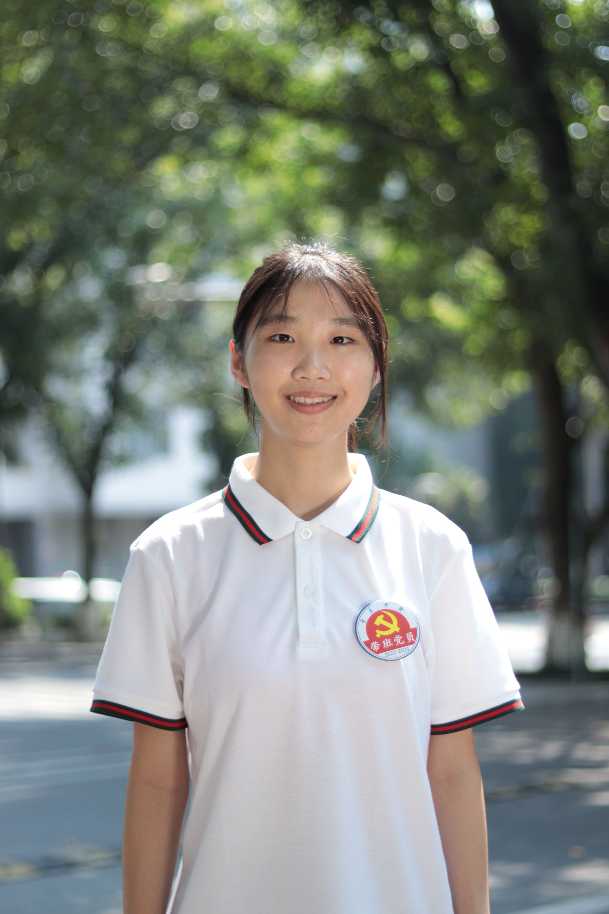 女孩大学毕业留校后的表现(女孩子毕业后是否要留在父母身边)