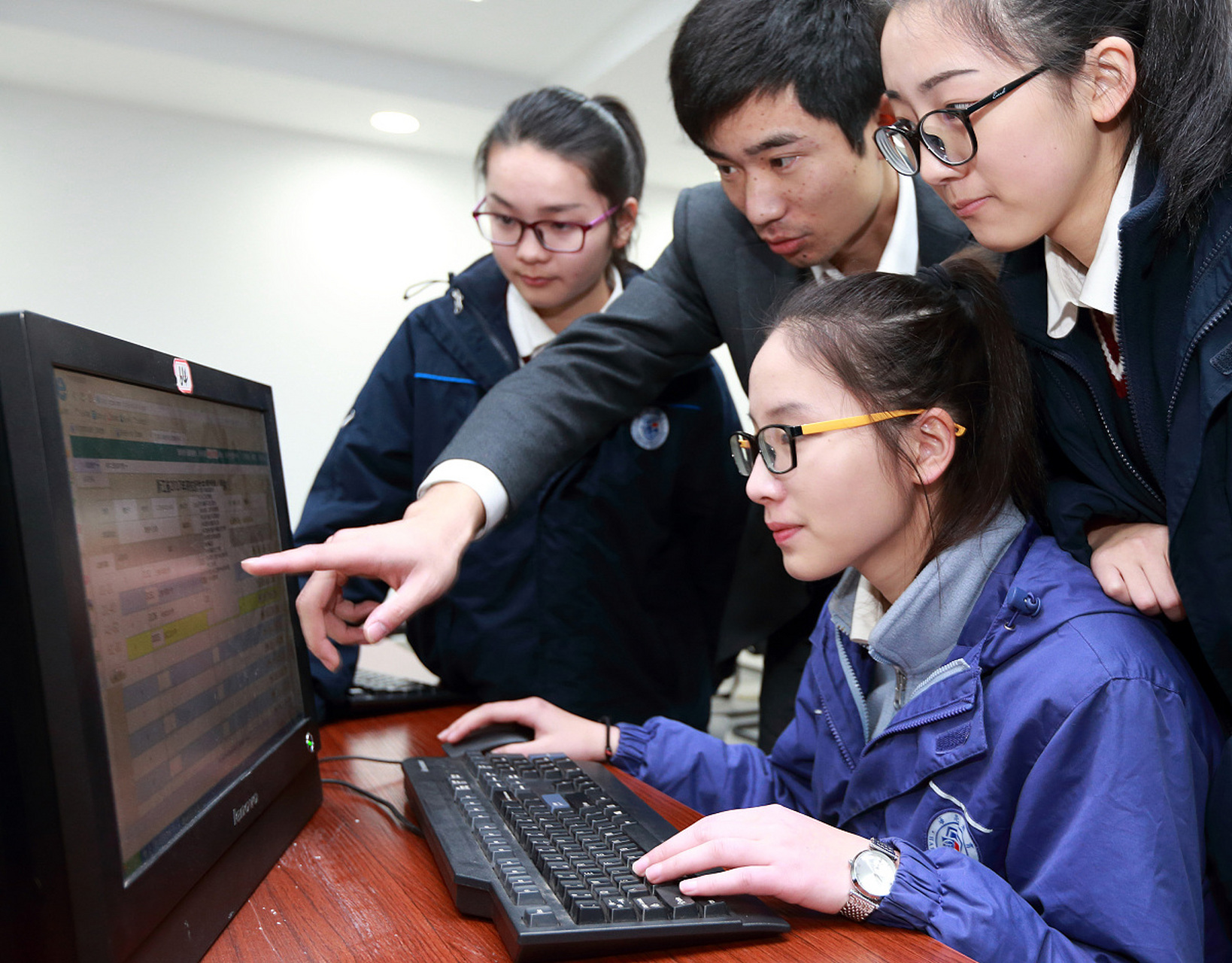 年轻人大学毕业后工作(年轻人大学毕业后应该怎么做)