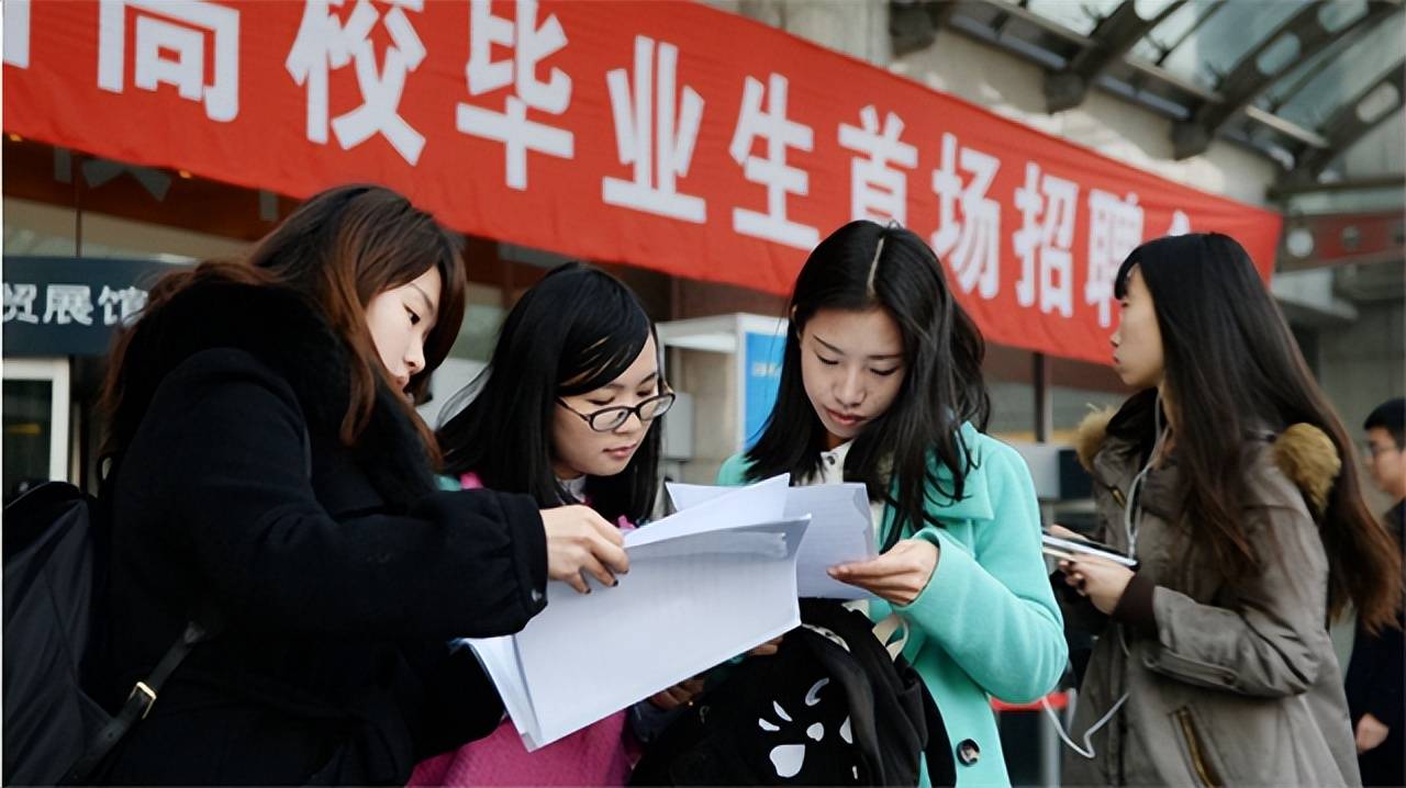 大学和职业学院毕业后就业(职业院校的学生毕业后要比大学毕业生更容易找到工作)