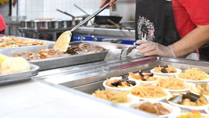 大学毕业后能做餐饮吗吗(大学生毕业到餐饮店有发展吗)