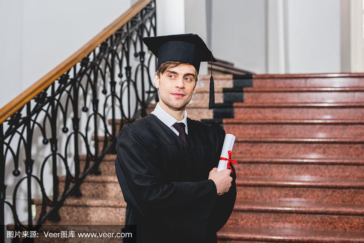 大学毕业后戴什么帽子男(毕业生戴的帽子叫什么名字)