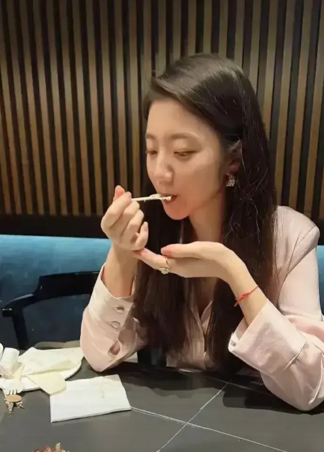 女孩大学毕业后视频聊天(女孩大学毕业后视频聊天怎么说) 女孩大学毕业后视频聊天(女孩大学毕业后视频聊天怎么说)