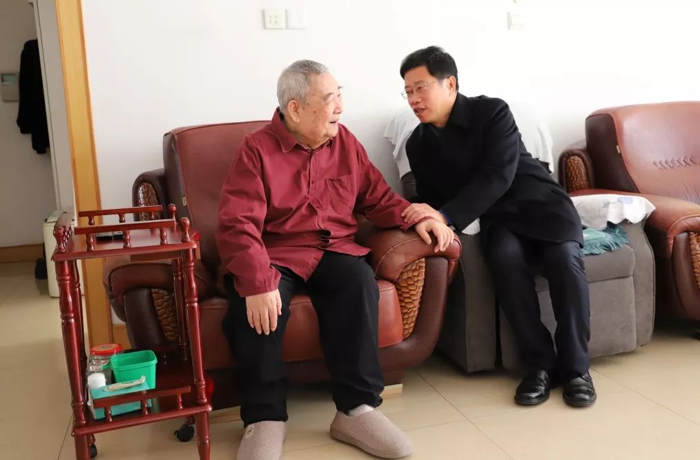 燕京大学毕业后的领导(1948年燕京大学副校长) 燕京大学毕业后的领导(1948年燕京大学副校长)