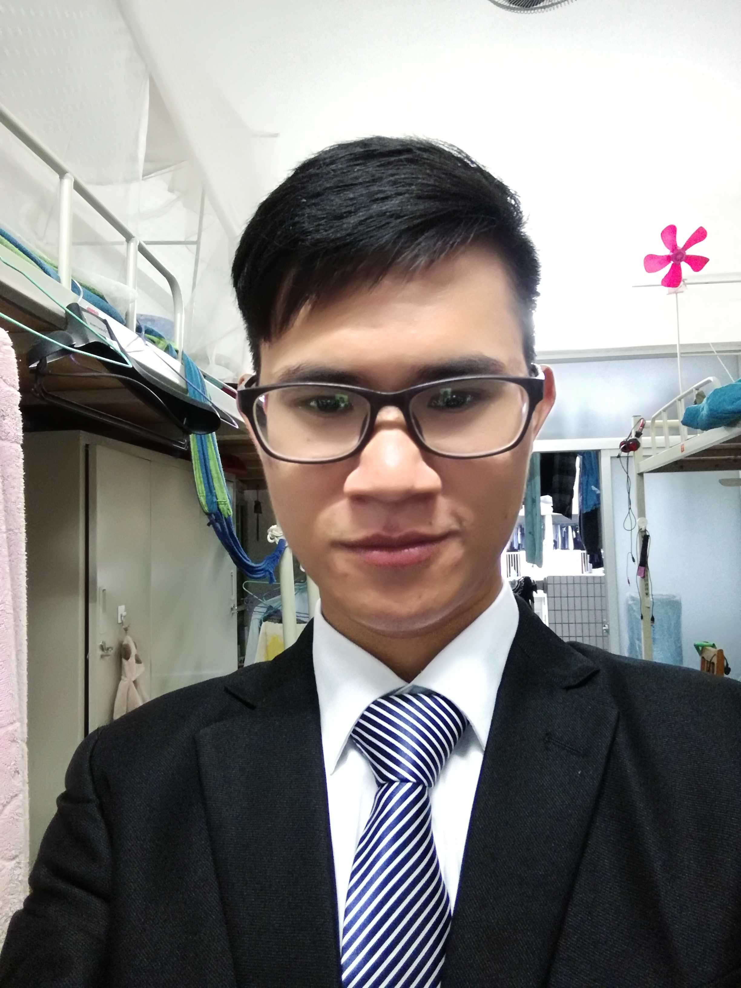 男子大学毕业后找工作(男生大学毕业后找什么工作比较好)