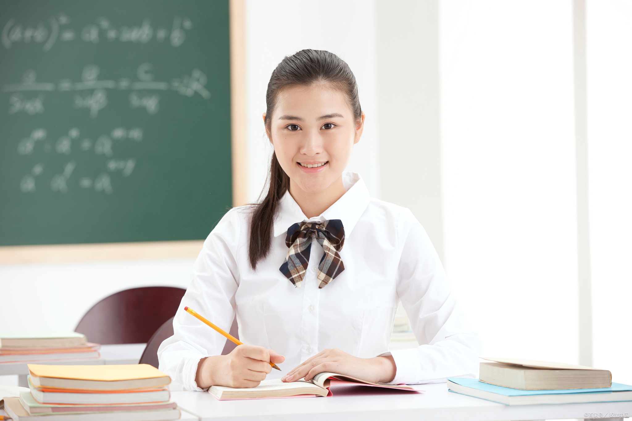 70后初中毕业学什么技术(七零后的初中毕业证是什么样的)