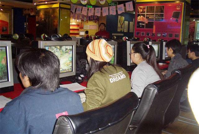 大学毕业后打电脑游戏入迷(大学毕业后打电脑游戏入迷了)