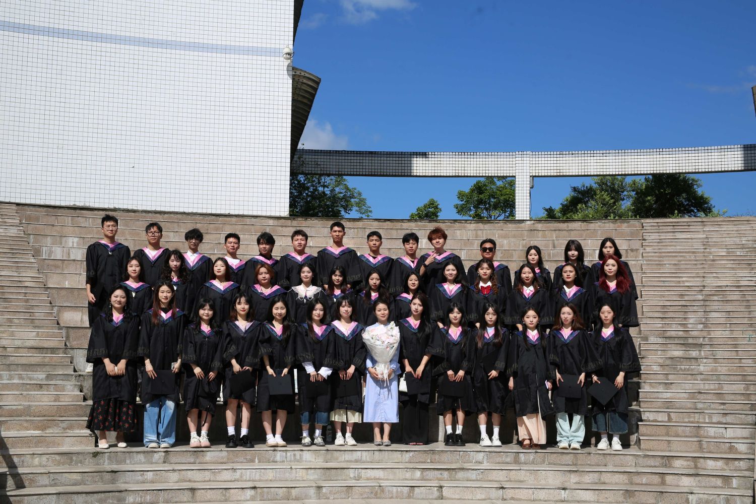 音乐学院毕业后可以从事什么工作(音乐学院毕业后可以从事什么工作呢)